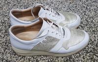 Schöne modische Damen Finn Schuhe in weiß mit gold Größe 8 / 41 Bayern - Wendelstein Vorschau