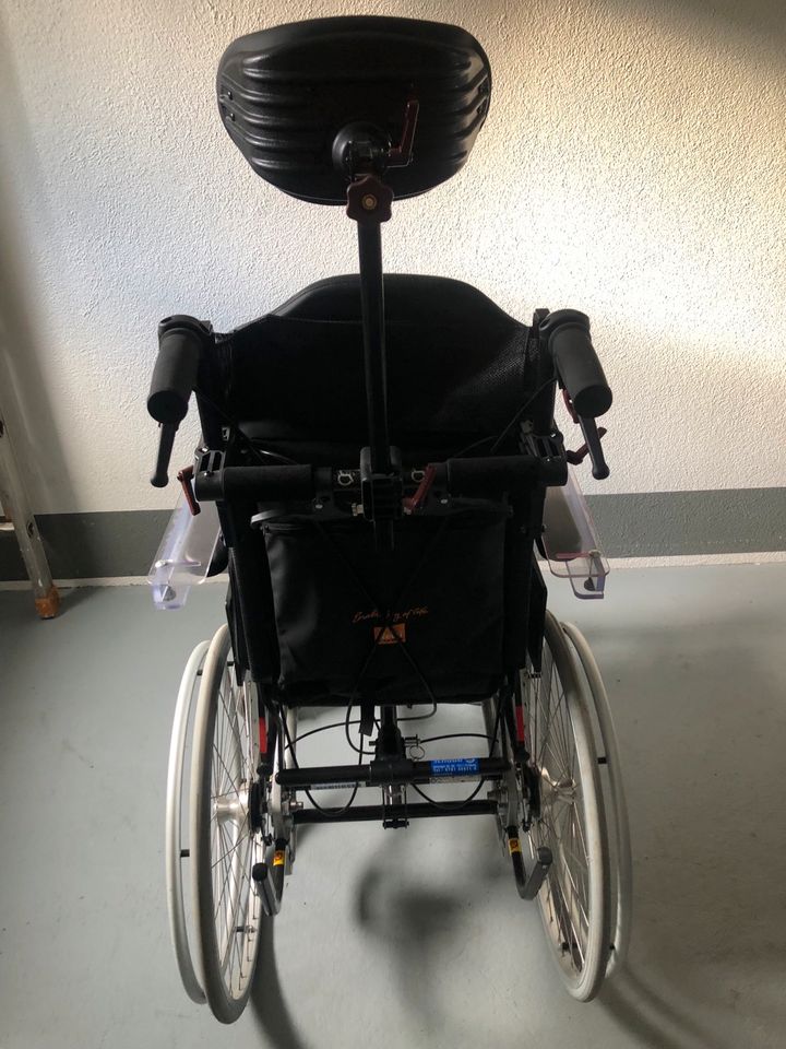 Rollstuhl von Fa. Schaub in Bruchsal