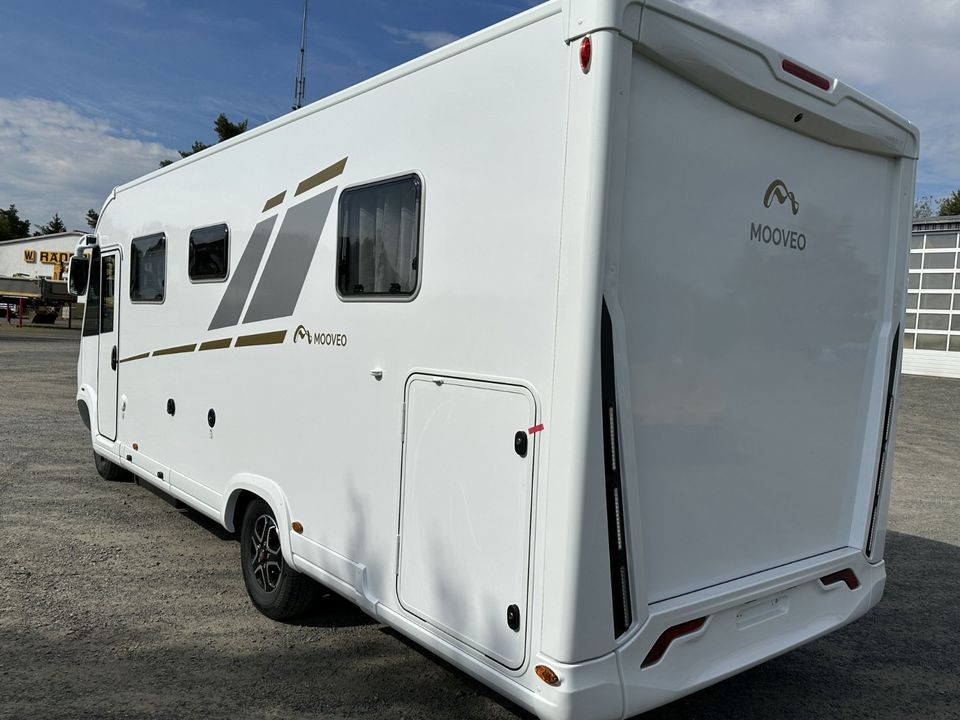 Mooveo Wohnmobil Integriert INT74QBF, Queensbett in Haßfurt