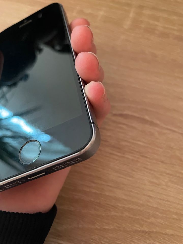 iPhone SE mit 16 GB in Bad Salzuflen
