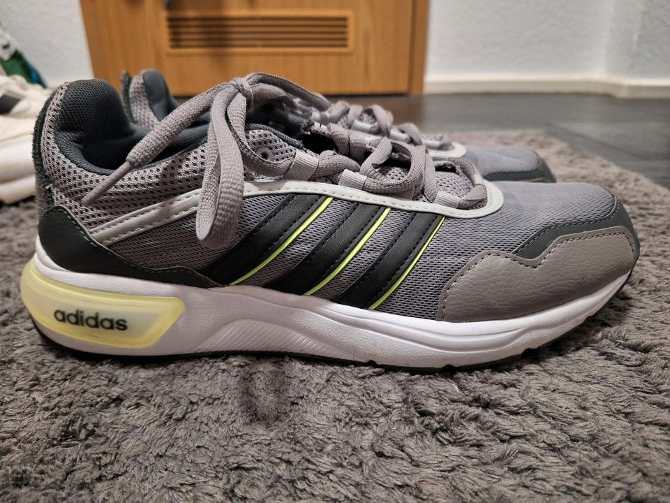 Adidas Schuhe Größe 43 1/3 grau in Berlin - Hellersdorf | eBay  Kleinanzeigen ist jetzt Kleinanzeigen