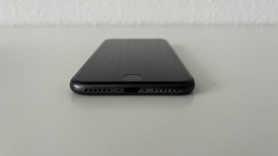 iPhone 8, Space Grau, 64 GB in Freiburg im Breisgau