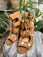 Justfab Sandalen Wildleder Look 39 Boho Pumps Heels Schnürung Hessen - Eschborn Vorschau