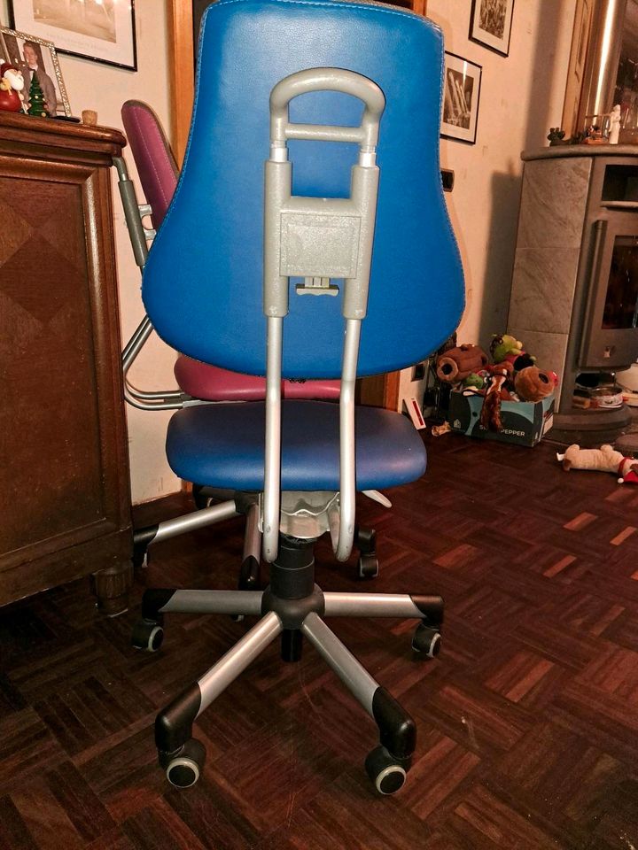 1 ergonomisch geformter Kinder Schreibtisch-Stühle in Hemer
