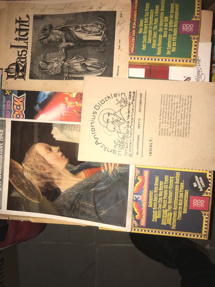 Zeitschriften und Reklame Musik u.v.m siehe Fotos in Großostheim