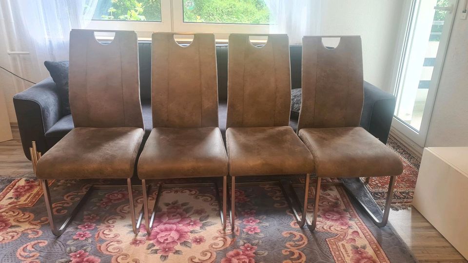 Tisch wohnzimmer mit dem 4 stühlen in Duisburg