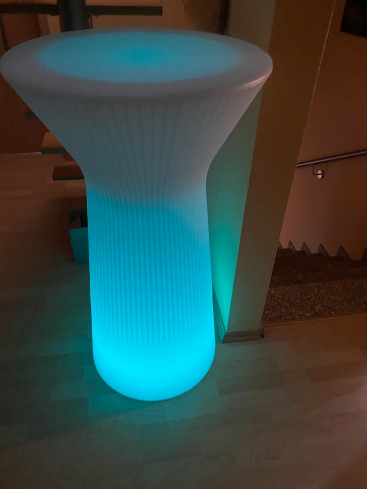 Newgarden LED-Akku-Stehtisch Capri, RGBW, 110 cm hoch, weiß in Barsinghausen