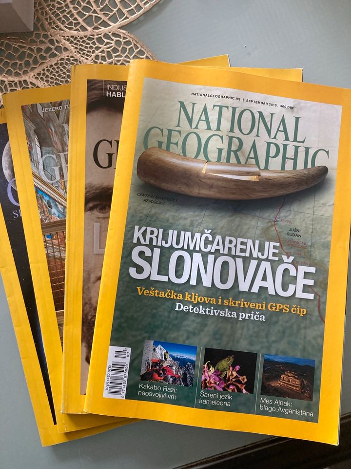 4 Zeitschriften auf Serbisch - Nacionalna geografija na Srpskom in Augsburg