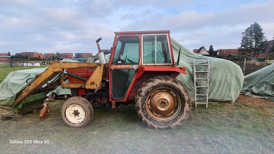 Trecker mit frontlader in Hamburg