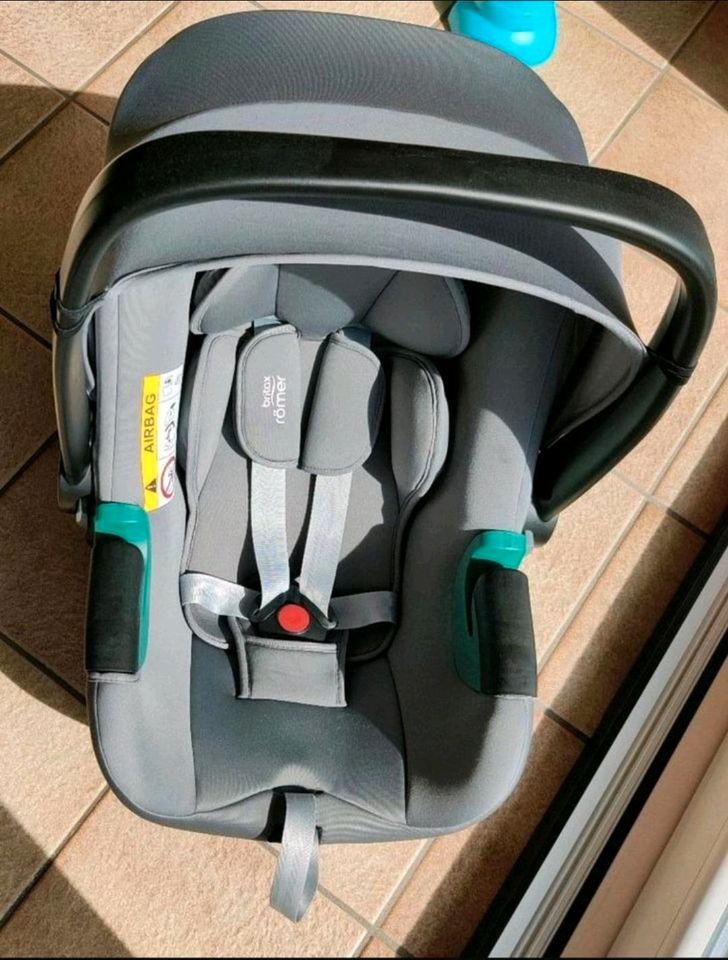 Babyschale Britax Römer Baby-Safe 3 i-Size in Kall