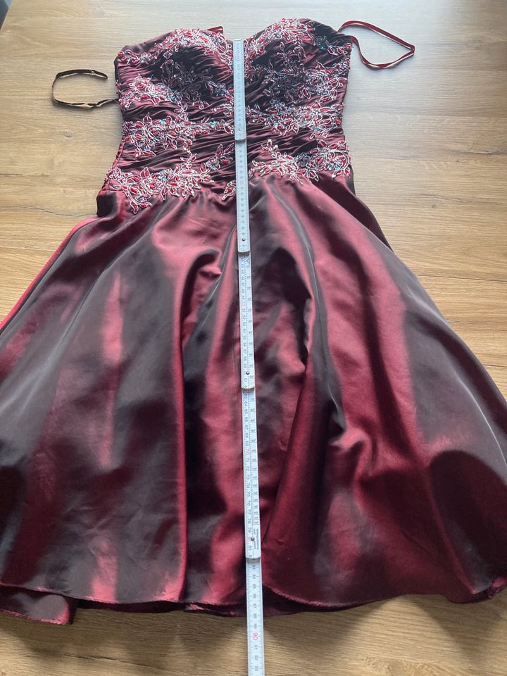 Abendkleid kurz Bordorot Gr. 36/38 May Queen in Kutenholz