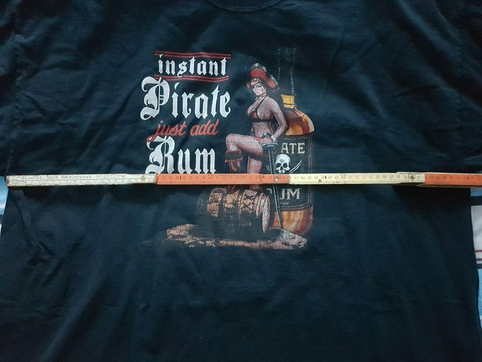 T-Shirt von Gildan (Gr. 4XL) mit Aufdruck - Instant Pirate Rum in Struvenhütten