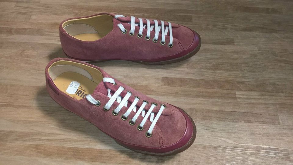 CLARKS Sneaker Schuhe Damen - NEU - 37,5 - wine suede in Neuss