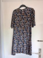 Florales klassisch schönes Kleid, millefleur in 42-44 Bielefeld - Sennestadt Vorschau