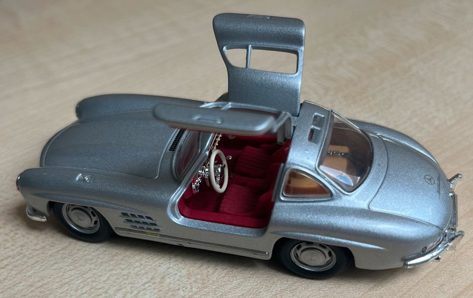 Modellauto Mercedes-Benz 300 SL, Coupe von Honowell in Bad Hersfeld