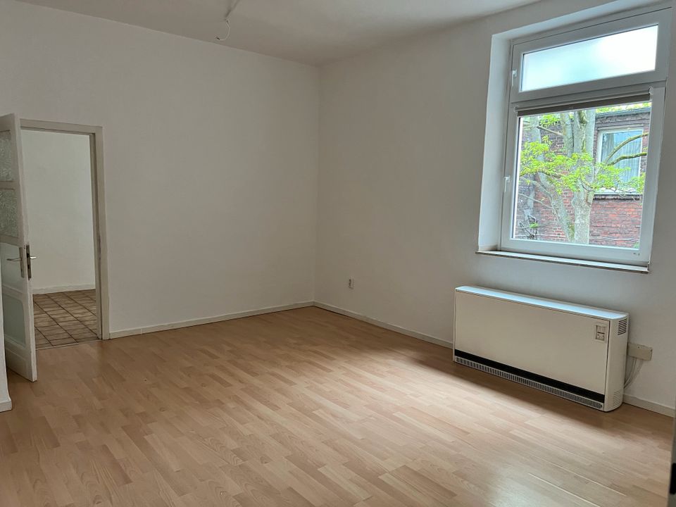 Derendorf:2 Zimmer-Wohnung  mit Balkon im Anbau in Düsseldorf