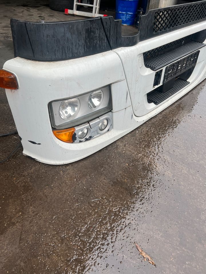 Iveco Stralis Font Stoßstange Scheinwerfer Bj 2008 in Öhringen