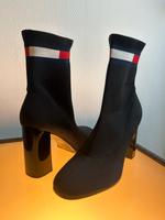 NEU Ungetragene Tommy Hilfiger Sock Heeled Boot Größe 42 Bayern - Obernburg Vorschau