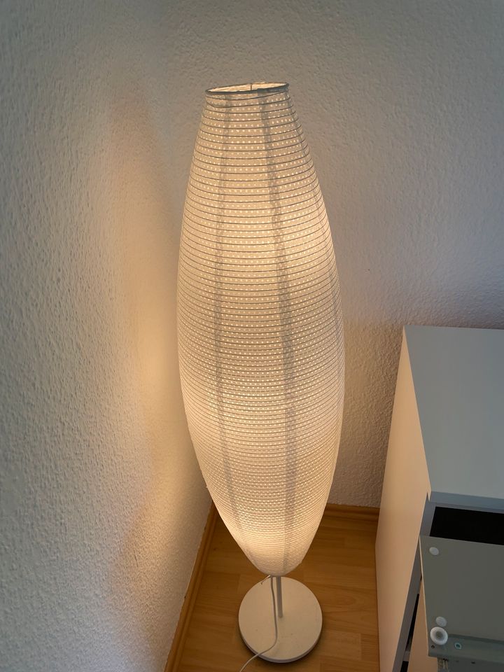 Stehlampe in weiß in Bayreuth