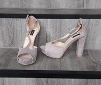 Sexy Sandalen Pumps High Heels grau Plateau Gr. 39 - NEU - Nordrhein-Westfalen - Dormagen Vorschau