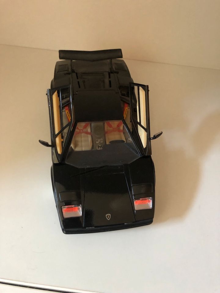 Modellauto Lamborghini Bburago 1/18 schwarz L 23cm in Schiffdorf