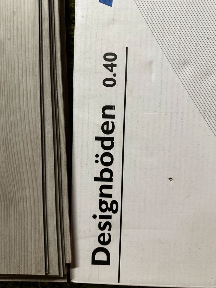 Neue(r) Vinyl Bodenfliesen Planken grau meliert Klebeboden 35€/qm in Essen