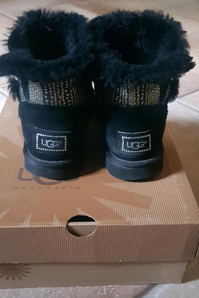 ‼ANGEBOT 79€‼UGG Boots Swarovski gr.37  Neupreis 269€ in Berlin