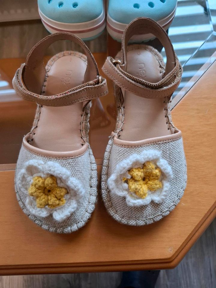Mädchen Sommer sandalen & Clocs in Größe 26&27 !! in Eisenach