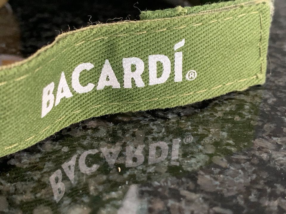 Herren Kappe BACARDI, olivgrün, unbenutzt in Frankfurt am Main