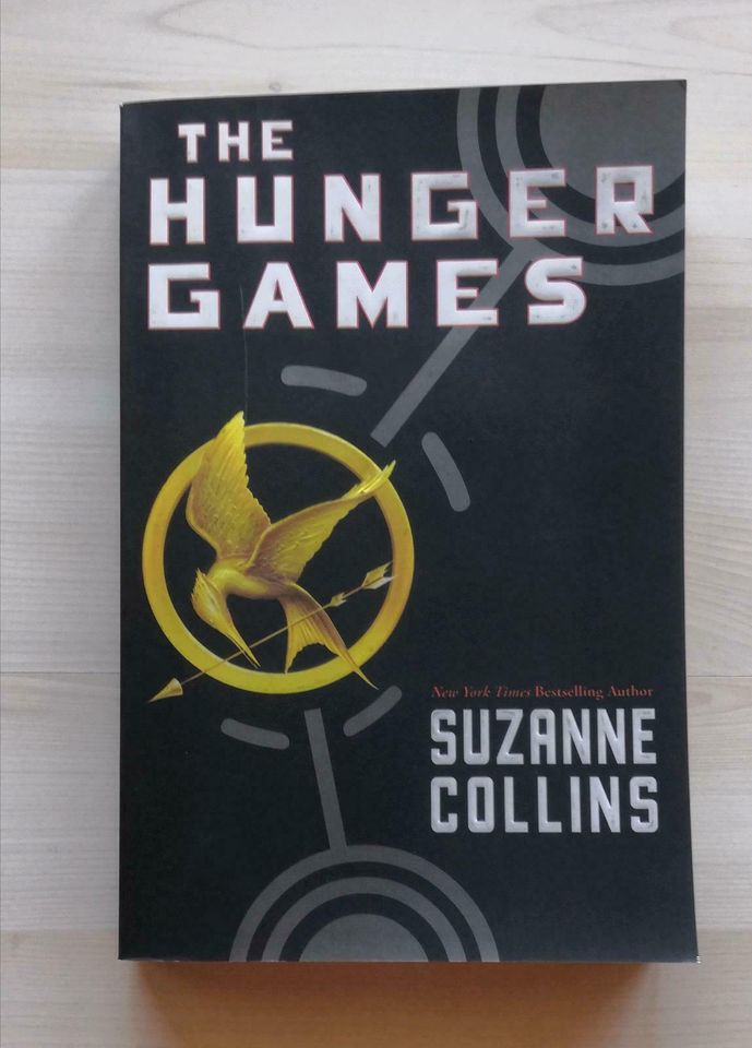 The Hunger Games Suzanne Collins in Hergenfeld