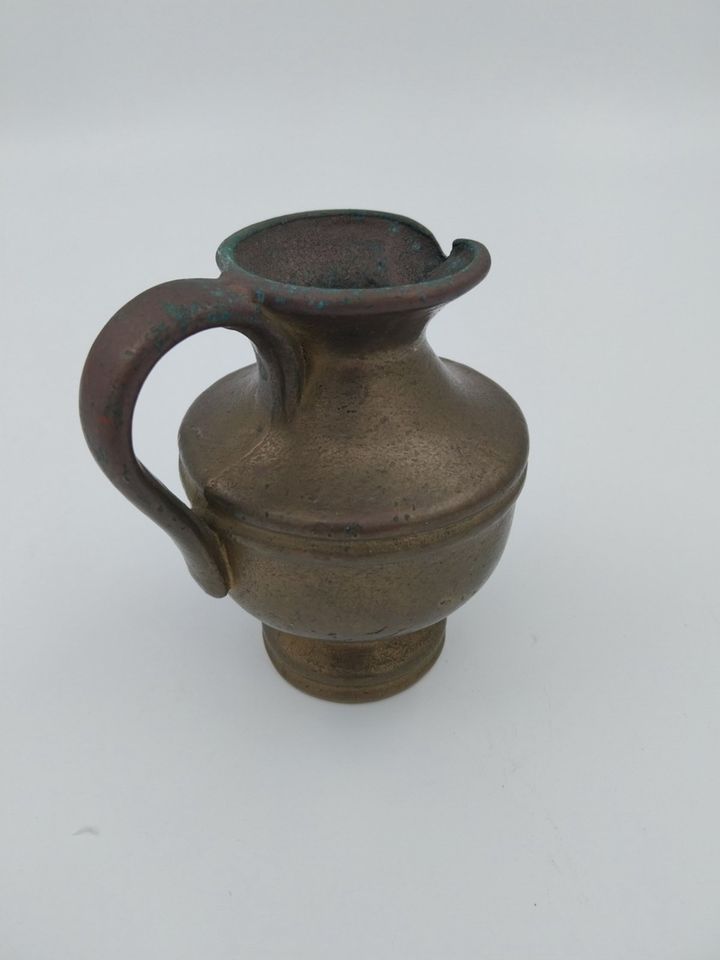 kleine Vase. massiv Bronze, sehr alt, sehr schwer in Gummersbach