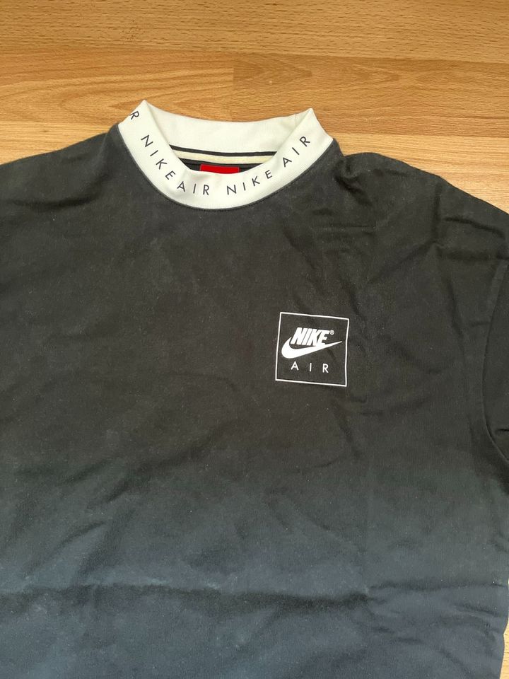 Nike T Shirt Schwarz Größe M in Paderborn
