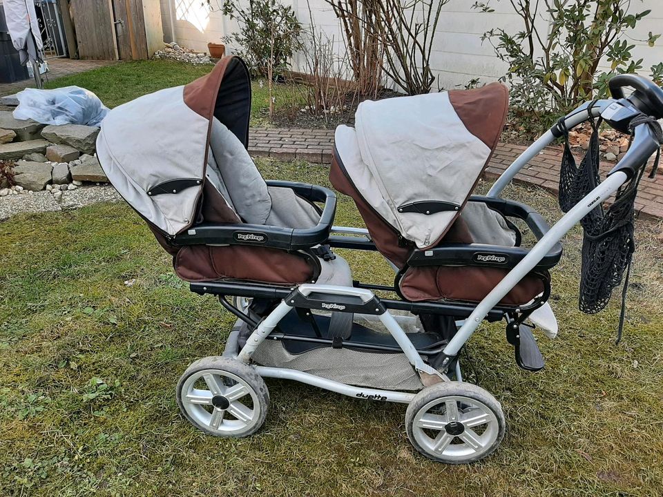 Kinderwagen für Zwillinge mit Lenkrad von Peg-Pélegro in Düsseldorf