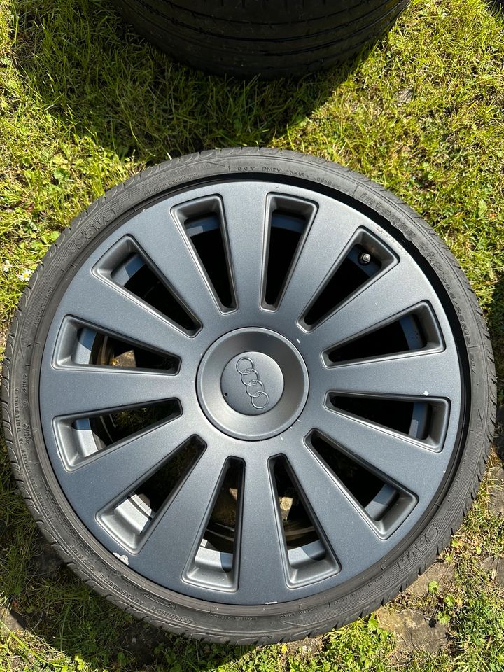 Audi Felgen 235/35R19 in Osloß