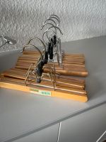 Bügel Hosenspanner 8 Stück Holz Niedersachsen - Pattensen Vorschau