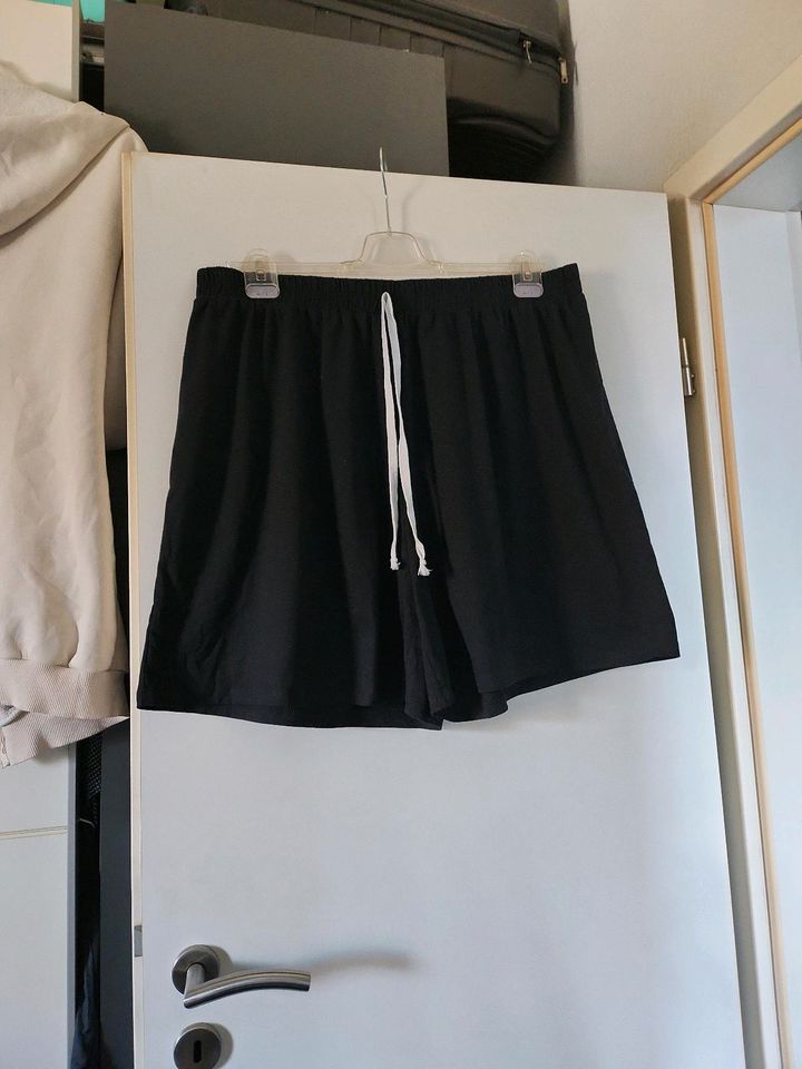 Kurze Damenshorts in Bottrop