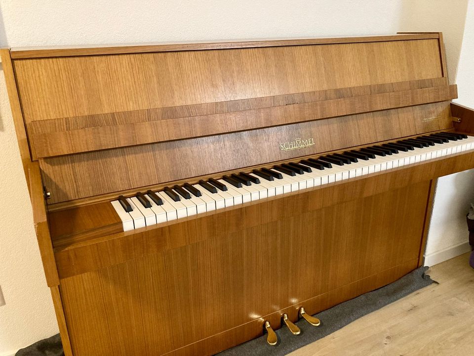 Günstig!!! Tolles Schimmel Piano 'Design exklusiv', mit Dämpfer in Marbach am Neckar