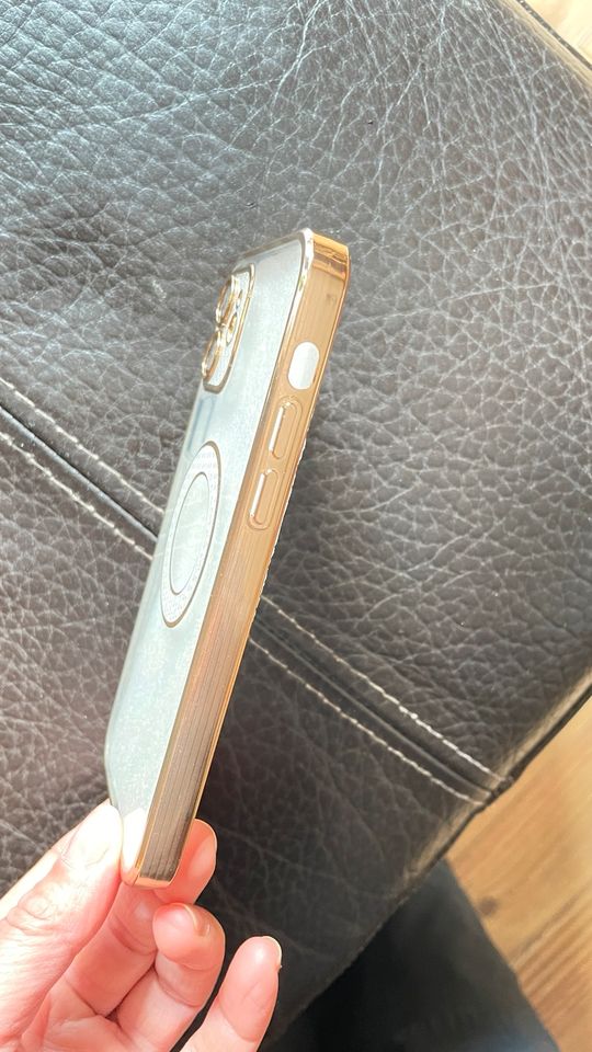 iPhone 12 Hülle Gold mit Camara , Lenzen Schutz in Fischbachau