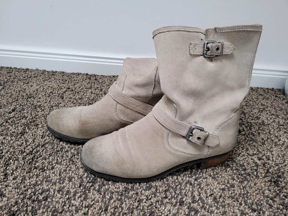 H&M Boots Stieffeletten Lederschuhe grau Gr. 41 Damen in Wetschen