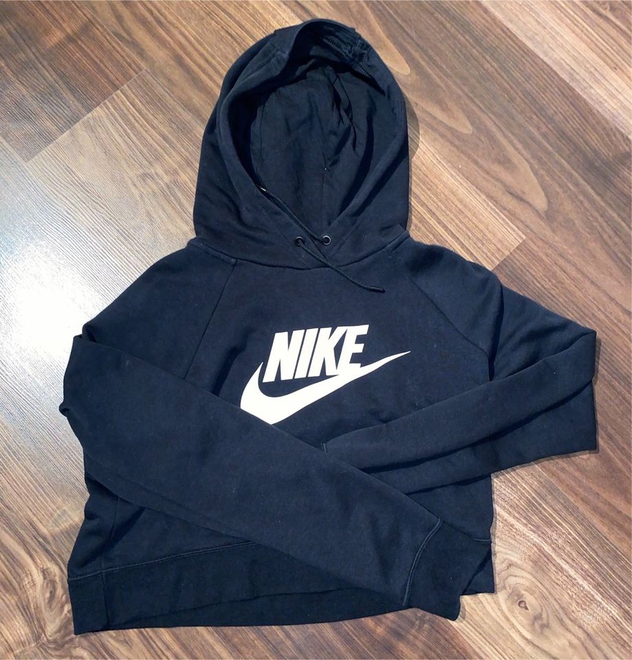 Nike Pullover Gr. M in Hohenaspe