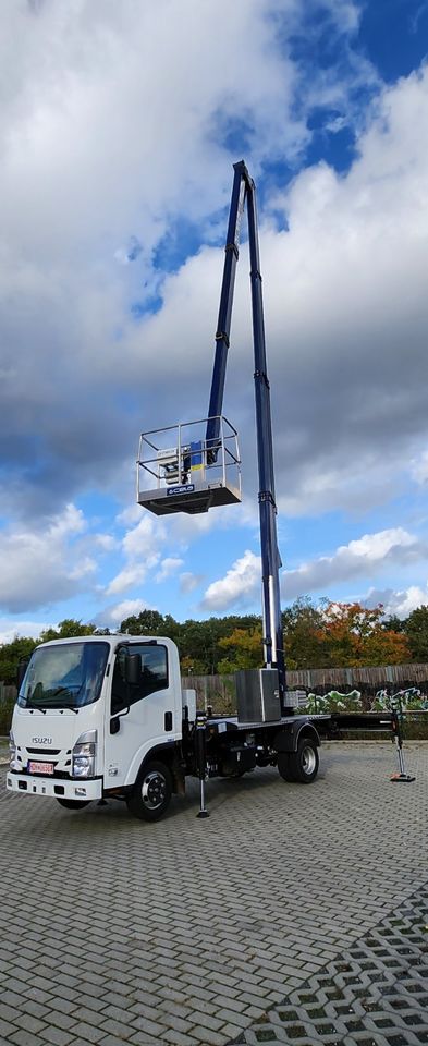 Minikran 260 kg Hubsteiger 25 m kurzfristig mieten Steiger in Berlin