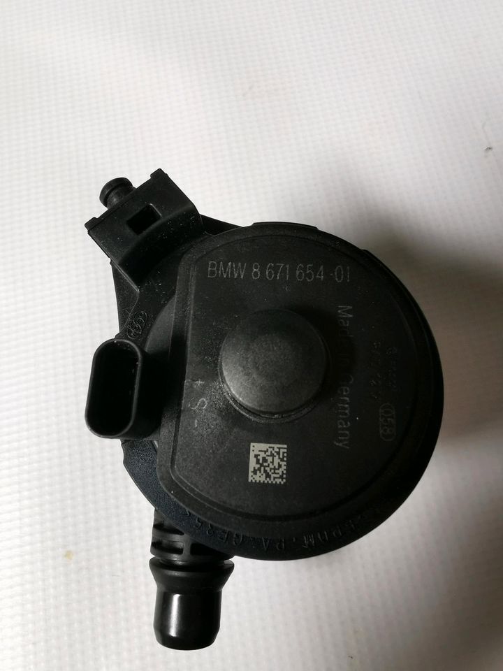 Neu BMW Wasserpumpe Kühlmittelpumpe 8671654 1er F20 F21 3er F30 in Burgwald