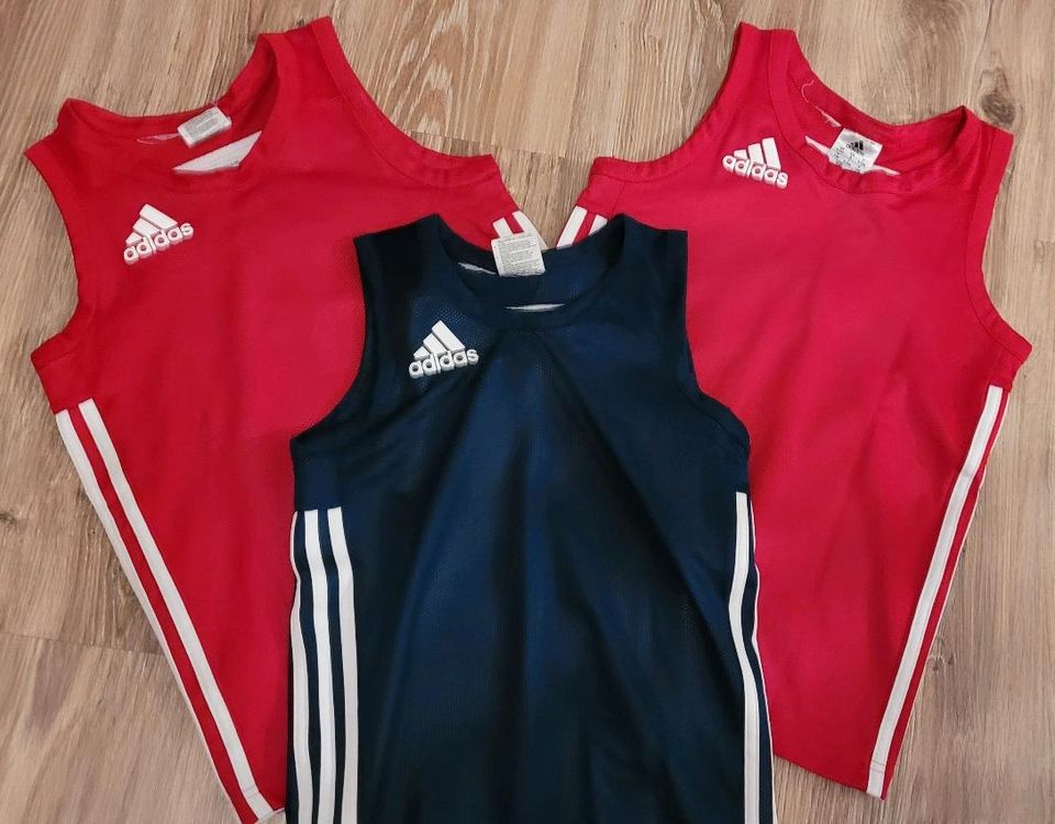 3er Trägershirts von Adidas für Jungen, Gr. 140 in Cavertitz