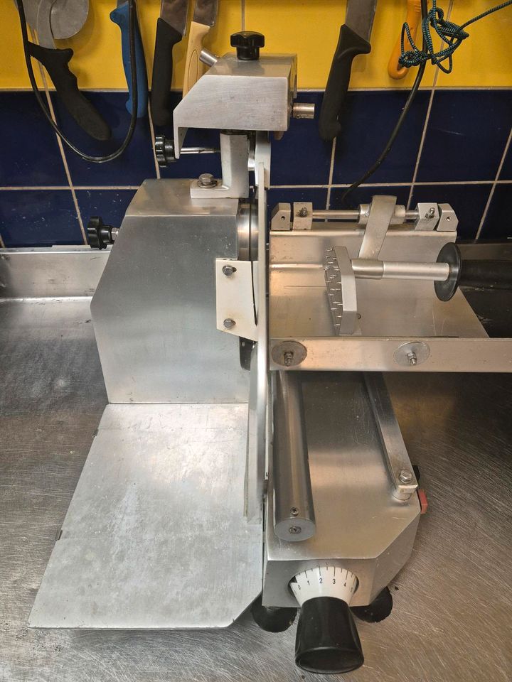 Aufschnittmaschine meat slicer Fleischschneidemaschine in München