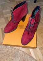 Tod’s Wildleder Ankle Boots in Trendfarbe Weinrot Baden-Württemberg - Mühlacker Vorschau