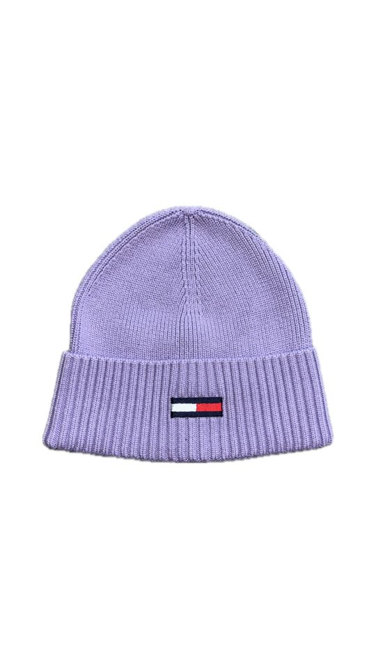 Tommy Hilfiger Tommy Jeans Beanie Mütze mit Label-Stitching lila in Teutschenthal