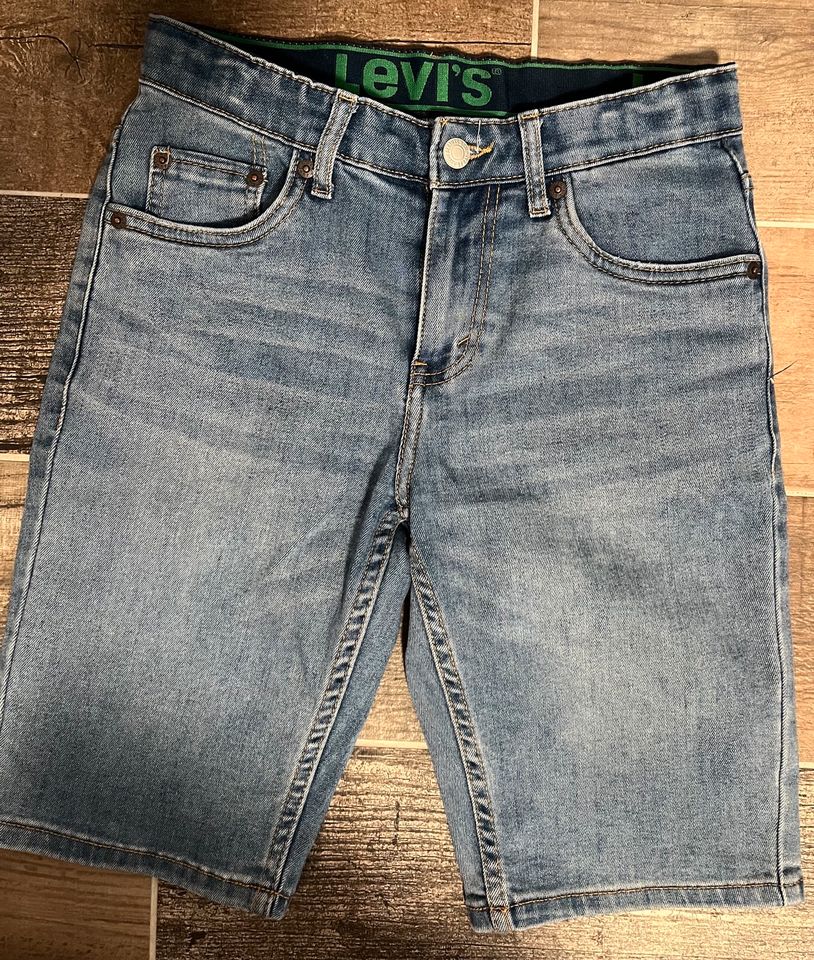 Kurze Jeans Gr. 152 Levi’s , Pepe Vingino in Schönebeck (Elbe)