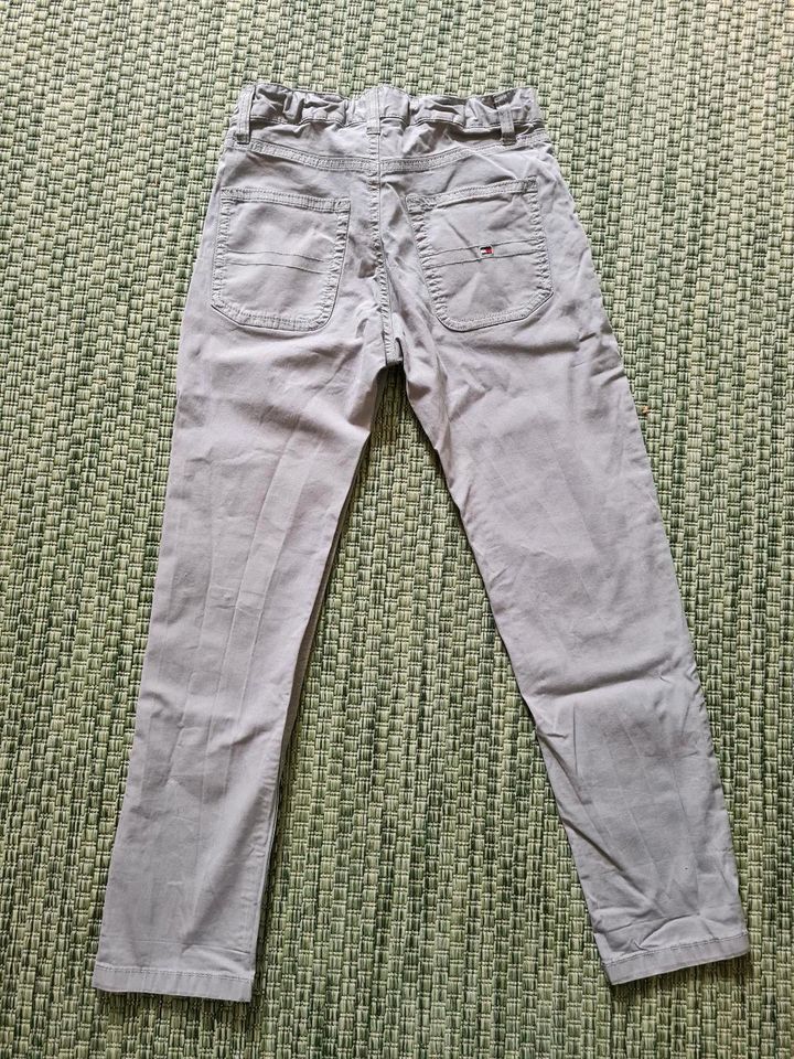 Tommy Hilfiger Chino Gr.128 Junge in Buxtehude