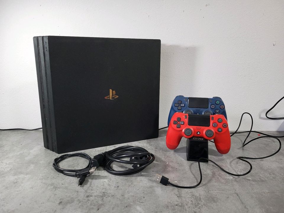 Playstation 4 + 2 Controller und ladestation in Goch