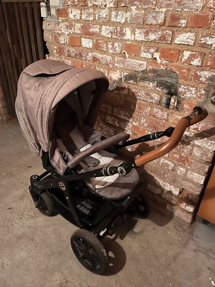 Kinderwagen mit Babywanne Hartan in Leipzig